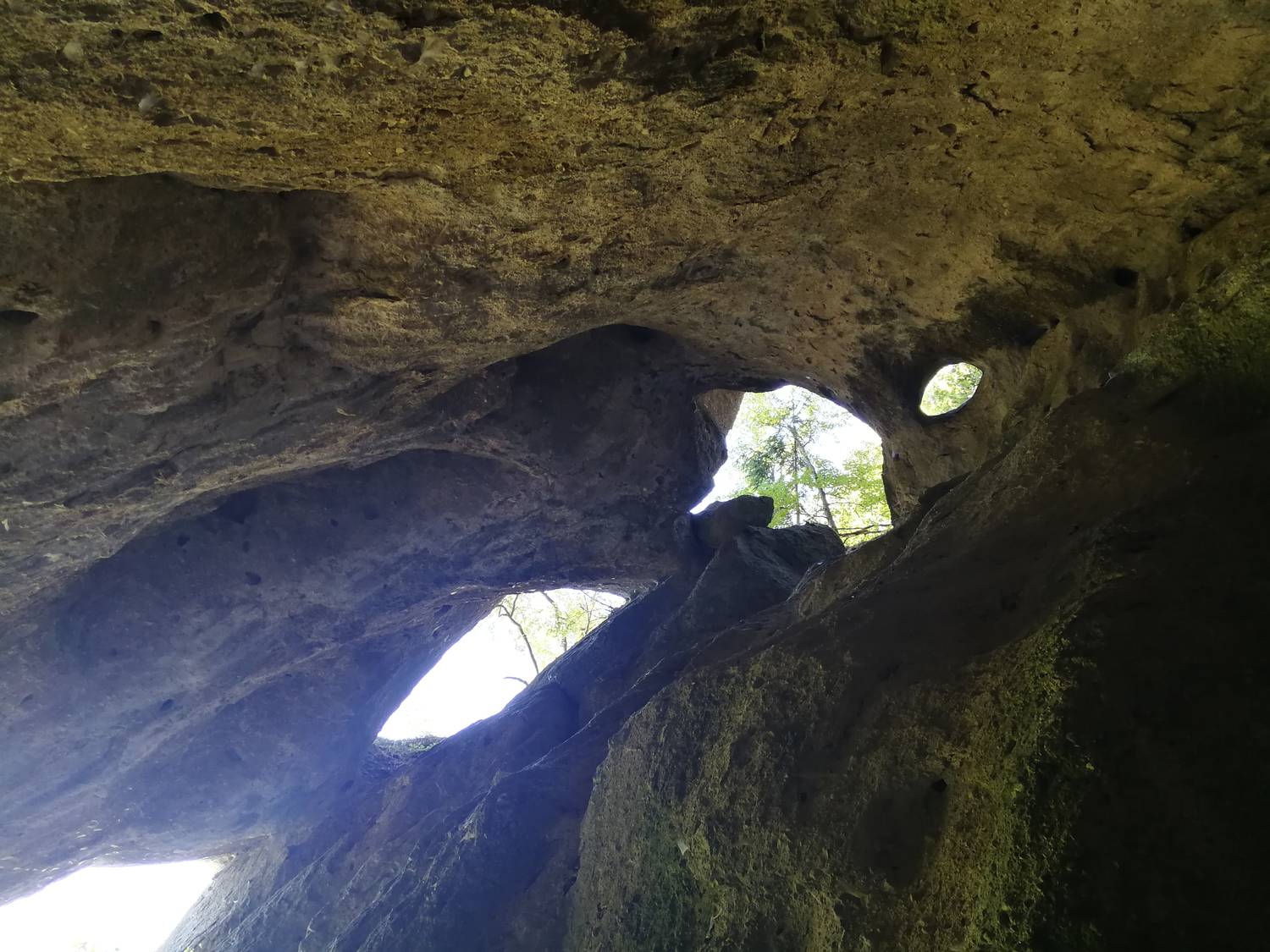 Jaskyňa Šarkania diera