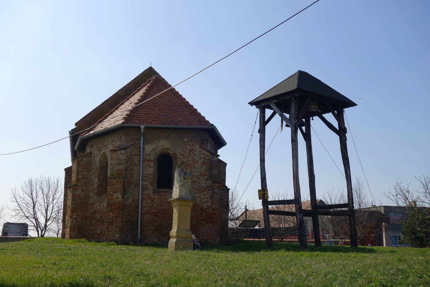 Románsky kostolík Heď Čierny Brod