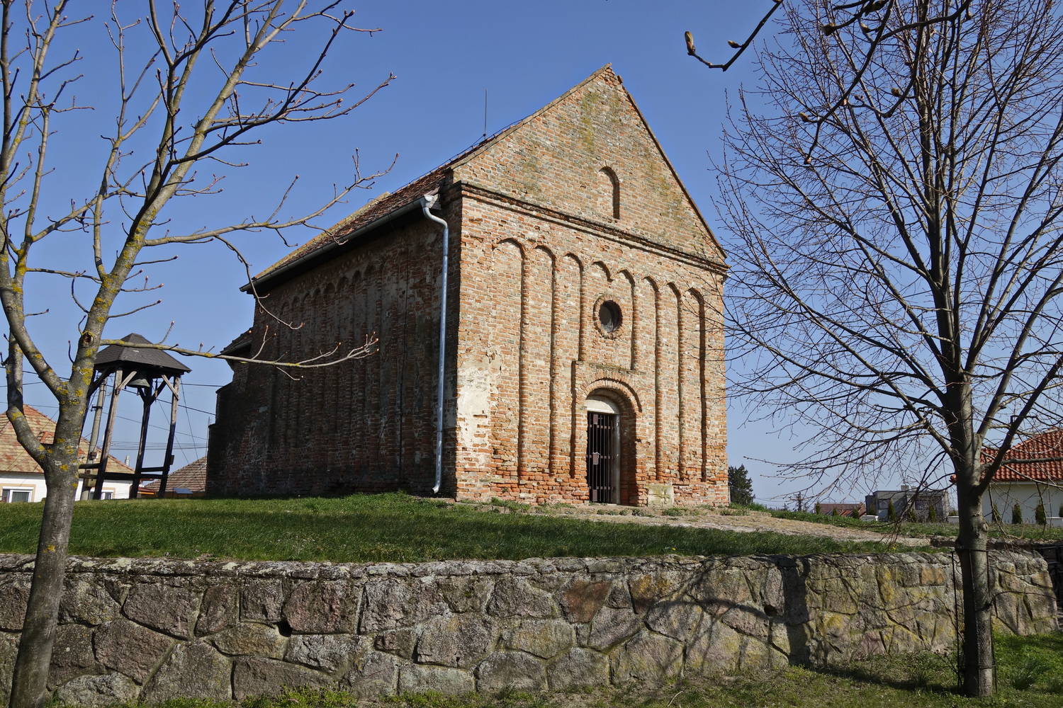 Románsky kostolík Heď Čierny Brod