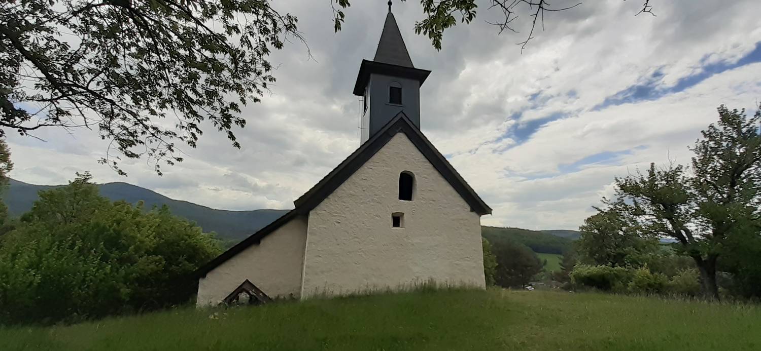 Románsky kostol sv. Kozmu a Damiána