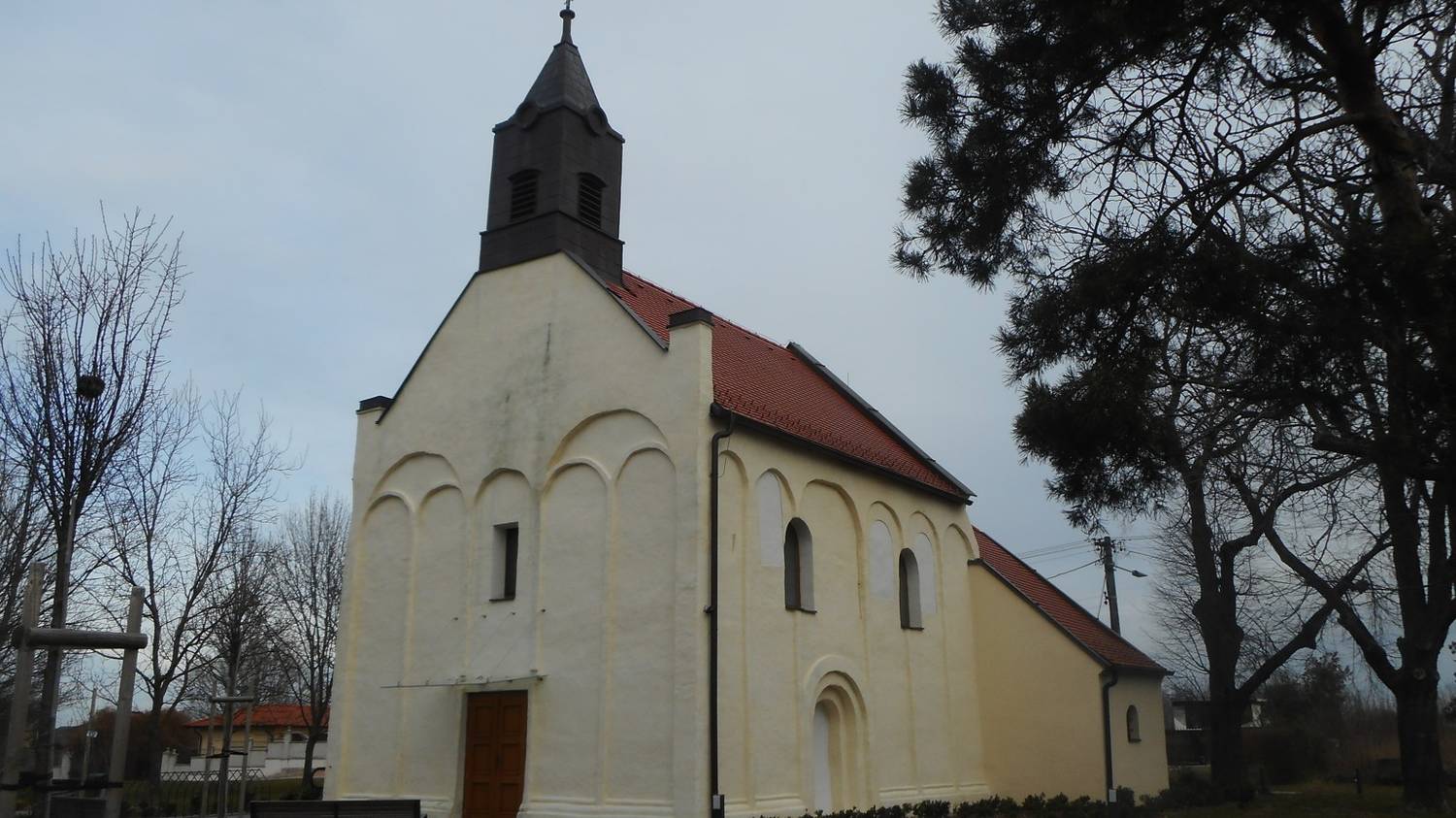 Románsky kostol sv. Rodiny